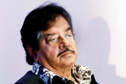 Shatrughan Sinha confesses to affair with 'baharwali' in biography