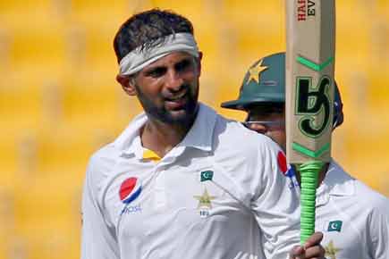 Pakistan's Shoaib Malik retires from Tests