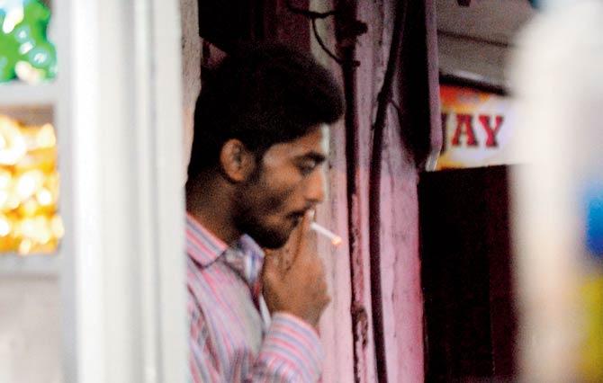 The CitizenCOP app allows users to report about people smoking in public places by clicking their pictures and forwarding them along with the location details