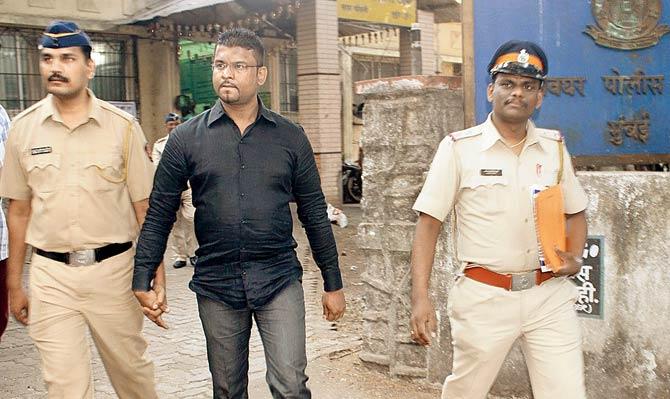 Accused Sudarshan Kedshikar while being taken to the court. Pics/Rajesh Gupta