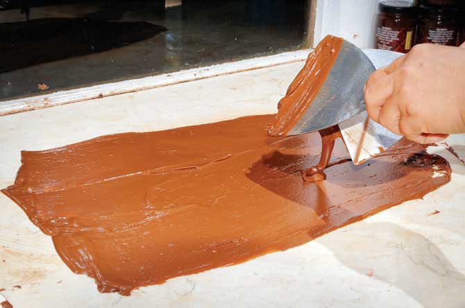 Tempering of chocolate