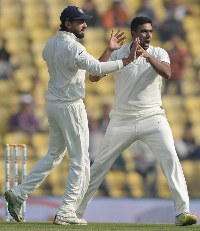 R Ashwin celebrates a wicket with Murali Vijay