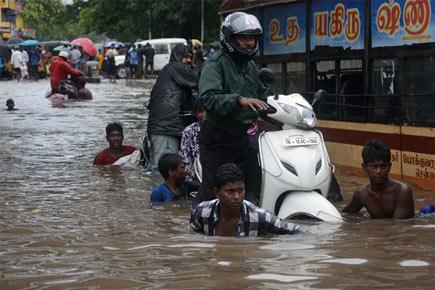 Heavy rains pound Tamil Nadu, normal life thrown out of gear