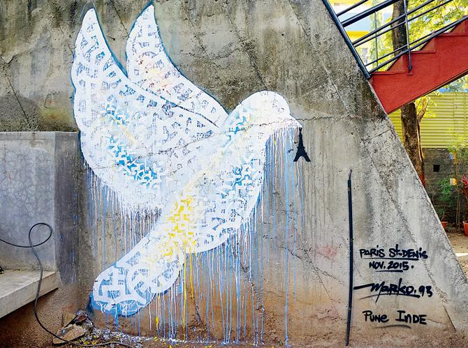 Marko93 cancelled his project in Pune after the recent Paris attack. Instead he painted this pigeon, holding the Eiffel tower from its beak, as a mark of solidarity. Pics courtesy/Marko93  
