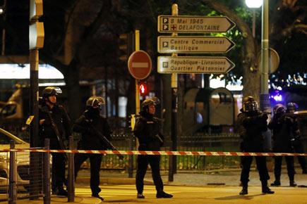 Paris siege: Two killed, seven arrested in anti-terror raid to get 13/11 mastermind