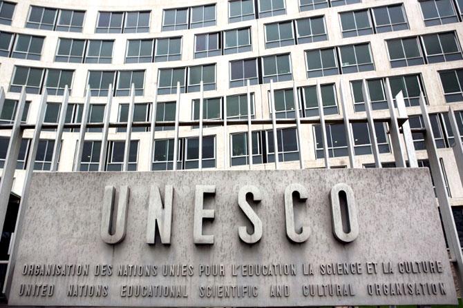 A picture taken on March 30, 2010 in Paris, shows the facade of the United Nations Educational Scientific and Cultural Organisation (UNESCO) headquarters in Paris.   AFP PHOTO LOIC VENANCE