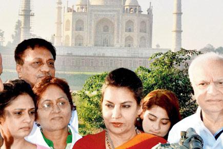 Shabana Azmi at Clean India campaign at Taj Mahal
