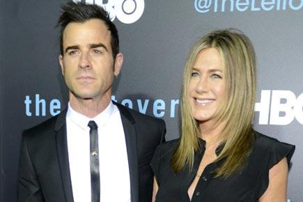 Jennifer Aniston and Justin Theroux have dinner nude