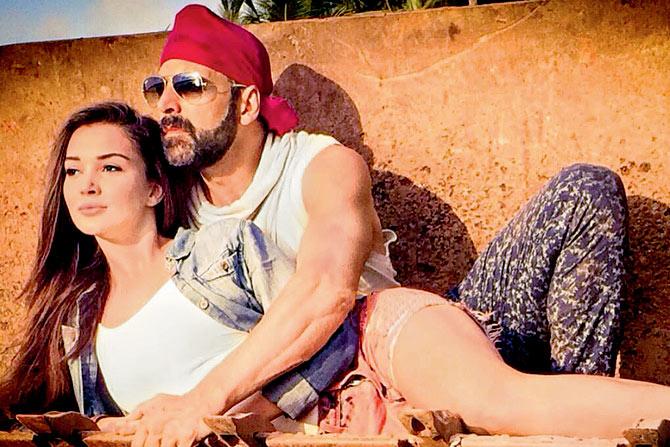 Amy Jackson and Akshay Kumar in Singh Is Bliing