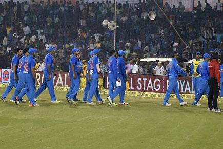 Cricket fraternity slams 'disgraceful' crowd reaction during Ind-SA match