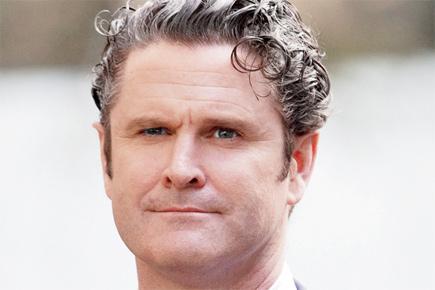 Chris Cairns 'threatened Lou Vincent with bat', court hears