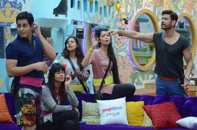 Aman, Kishwer, Roopal, Digangana and Keith in the midst of an argument