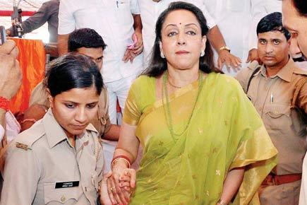 When Hema Malini needed a helping hand at a rally