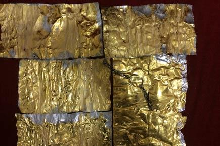 Custom officials seize gold worth Rs 23.85 lakh at Pune airport 