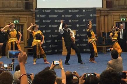Dr SRK dances on stage at Edinburgh University