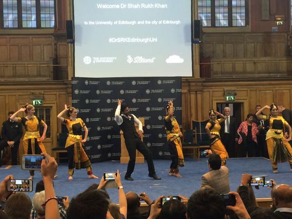 SRK shakes a leg on stage at Edinburgh University