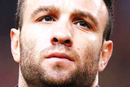 Three held for blackmailing Mathieu Valbuena with 'sex tape'