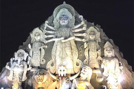 Big B shares photo of 'world's largest Durga idol' in Kolkata