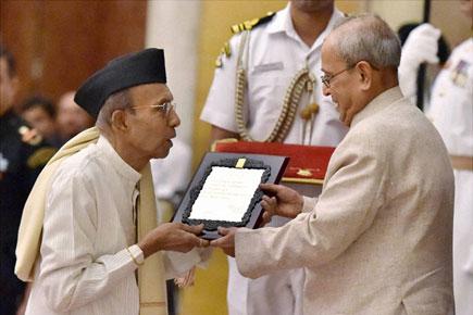 President Pranab Mukherjee gives Sangeet Natak Akademi awards