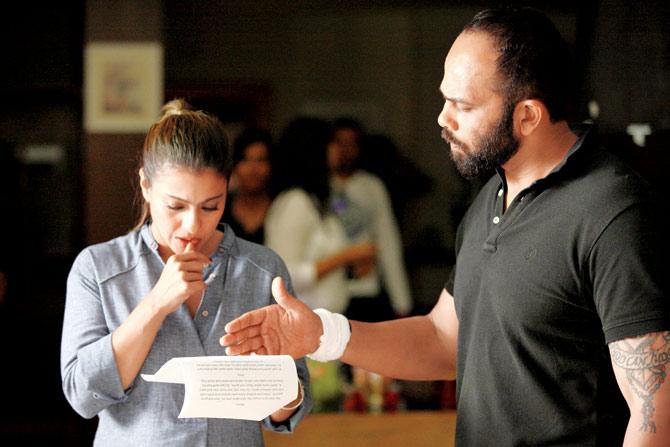 Director Rohit Shetty explains a scene to Kajol Director Rohit Shetty explains a scene to Kajol