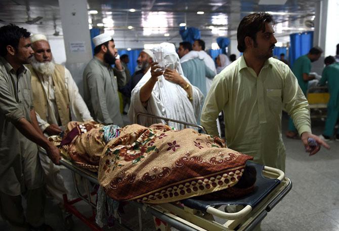 7.5 magnitude earthquake strikes Pakistan, at least 14 dead