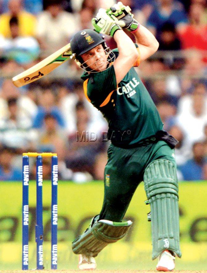 AB de Villiers en route his quickfire 61-ball 119 against India yesterday. Pics/Atul Kamble