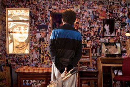SRK's 'Fan' poster out: Meet Gaurav, the biggest fan