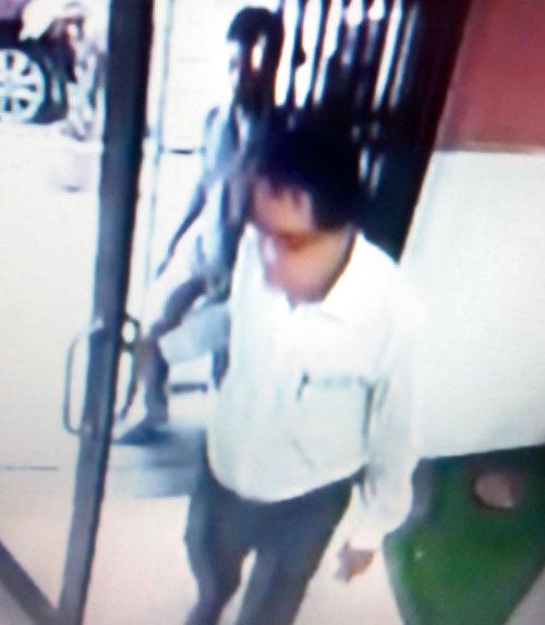A CCTV grab of the accused at the State Bank of Patiala, Dadar