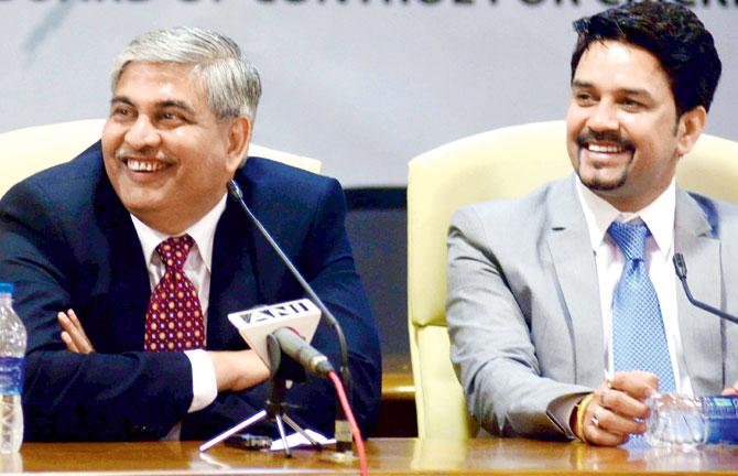 BCCI president Shashank Manohar (left) with Secretary Anurag Thakur. Pic/Atul Kamble