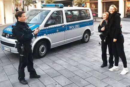 Cops pull over Maria Sharapova... for a photo!
