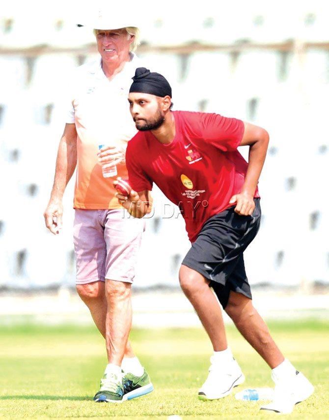 Jeff Thomson watches Mumbai pacer Balwinder Singh Sandhu (Jr) bowl at Wankhede yesterday. The former Australia pacer is in the city to head the MCA-IDBI Federal Life Insurance Bowling Foundation. Pic/Suresh KK 