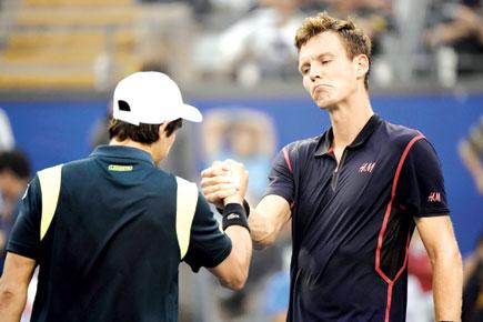 China Open: Tomas Berdych, Caroline Wozniacki crash in Beijing smog