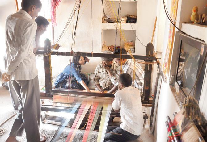 Bagalkot artisans learn the technique of colour weaving