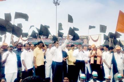 Navi Mumbai: PM inaugurates new JNPT terminal, Sena joins protest