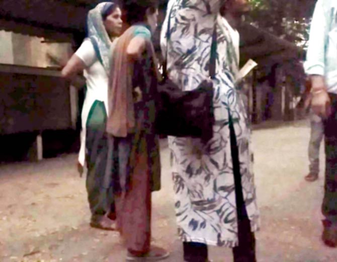 On Thursday, Labh’s wife Daljit Kaur (in white kurti) called him, but he didn’t answer her calls
