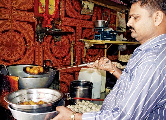 Eateries, stalls around Mumbai