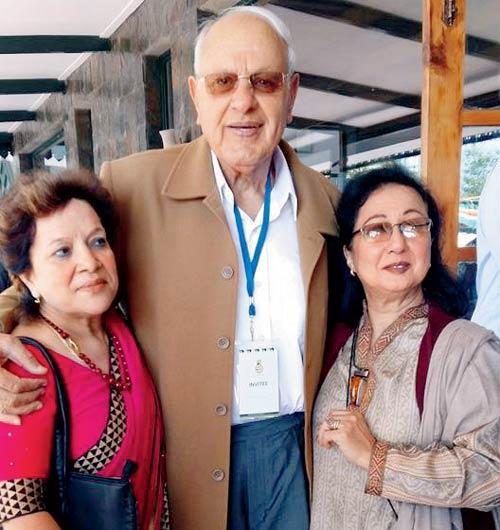 Farooq Abdullah with other attendees