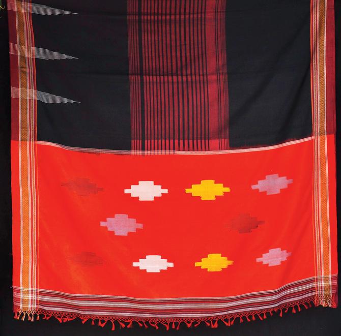 A black-and-red Ilkal sari from Bagalkot created using kondi technique