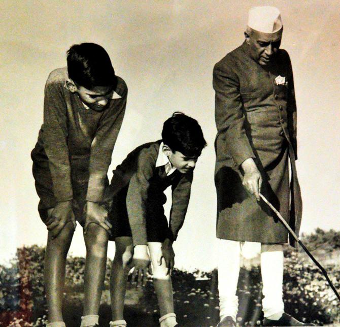  Jawaharlal Nehru conducting an informal botany class with his grandsons, Rajiv and Sanjay Gandhi in 1950. Pic Courtesy/Homai Vyarawalla