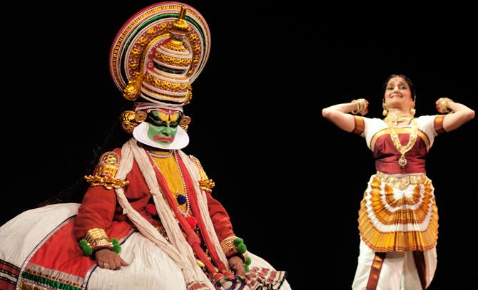 (From left) Kalamandalam Piyal Bhattacharya and troupe during a Kathakali performance at NCPA in 2014. Pic Courtesy/Narendra Dangiya