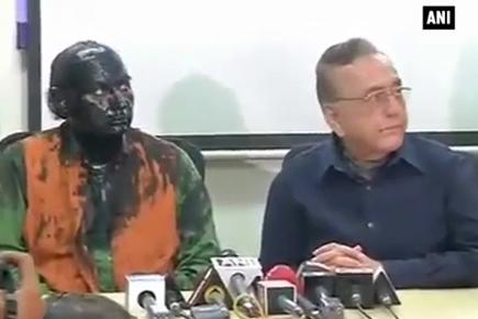 Shiv Sena attacks Kasuri's book launch organiser, smears ink on his face