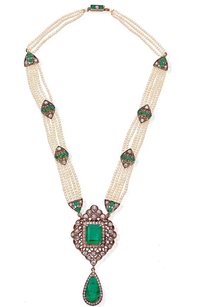 An emerald  necklace
