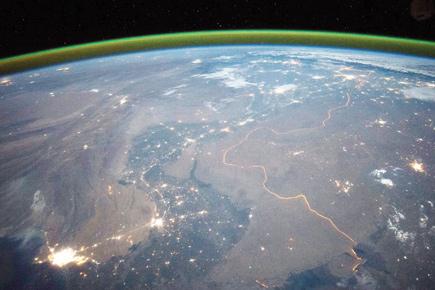 NASA releases stunning image of India-Pakistan border at night