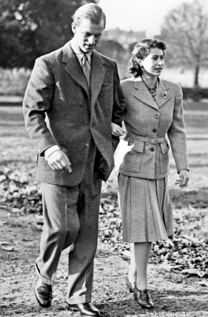 Queen Elizabeth and Prince Philip during their honeymoon in Broadlands estate, Hampshire on November 25, 1947. Pic/Afp