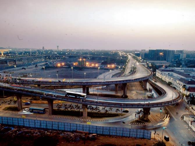The easiest access via the Rs 400 crore Sahar elevated road to T2, is only for four-wheelers. File pic