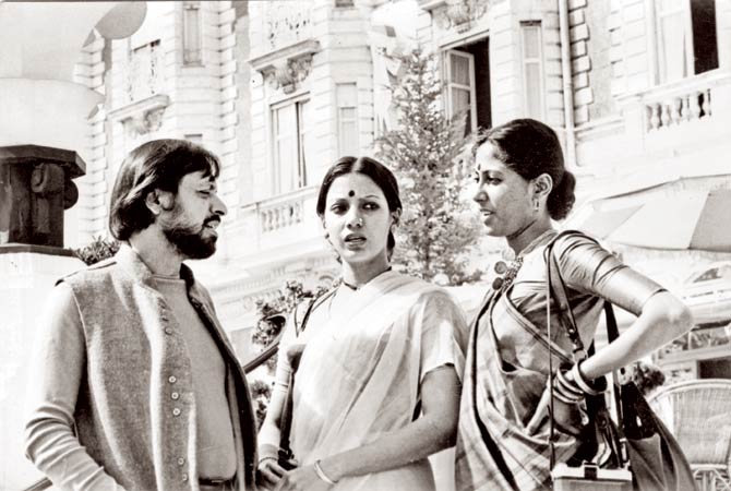 Shyam Benegal in Cannes with Shabana Azmi and Smita when Nishant was in competition. Their screen rivalry apart, both actresses seemed to have a fondness for the colour yellow, according to the author