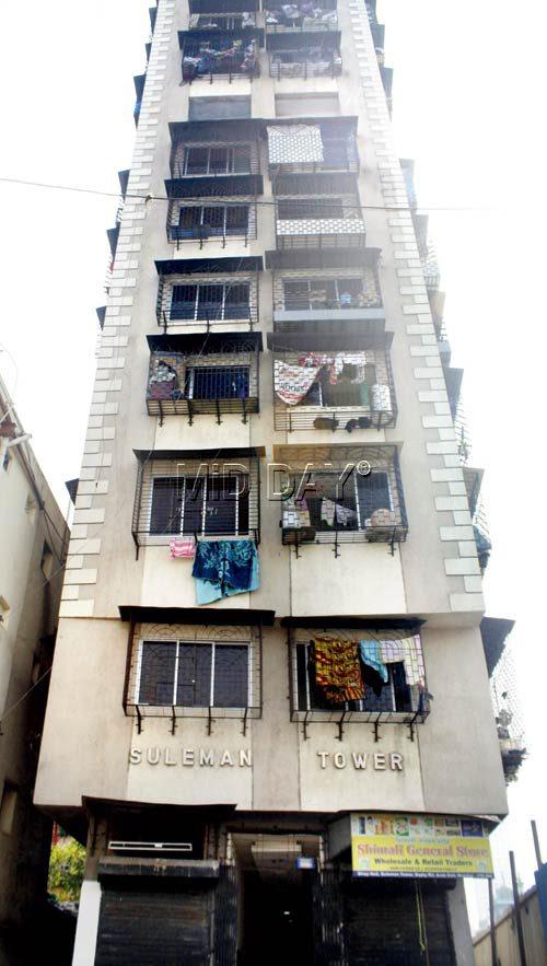 Residents claim that this is not the first time there has been a problem with the elevator, and their builder has done little in the name of maintenance. Pic/Tushar Satam