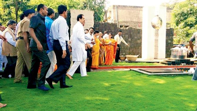 Uddhav Thackeray at the BMC organised event at Azad Maidan, at the memorial for martyrs of the 1857 revolt. The event was held last morning , with top Sena leaders in attendance. Pic/Varun Singh