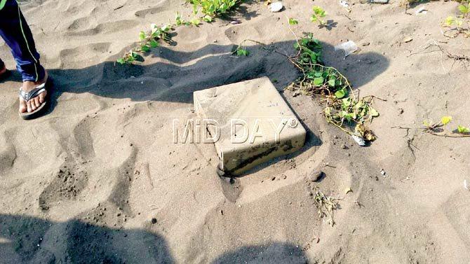 Intruders who broke into Ashirwad took with them a metallic safe, which they dumped on the shore when they couldn