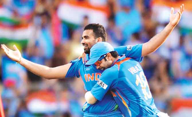Zaheer Khan celebrates the fall of a SL wicket with Virat Kohli during the 2011 World Cup final at Wankhede. Pic/AFP